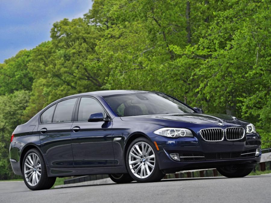  BMW 550i Sedan 2010 года  (US) (фото 7 из 16)